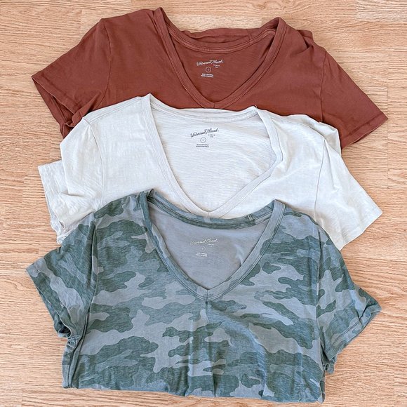 Universal Thread Tops - Bundle of 3 Universal Thread Women's Short Sleeve Tees